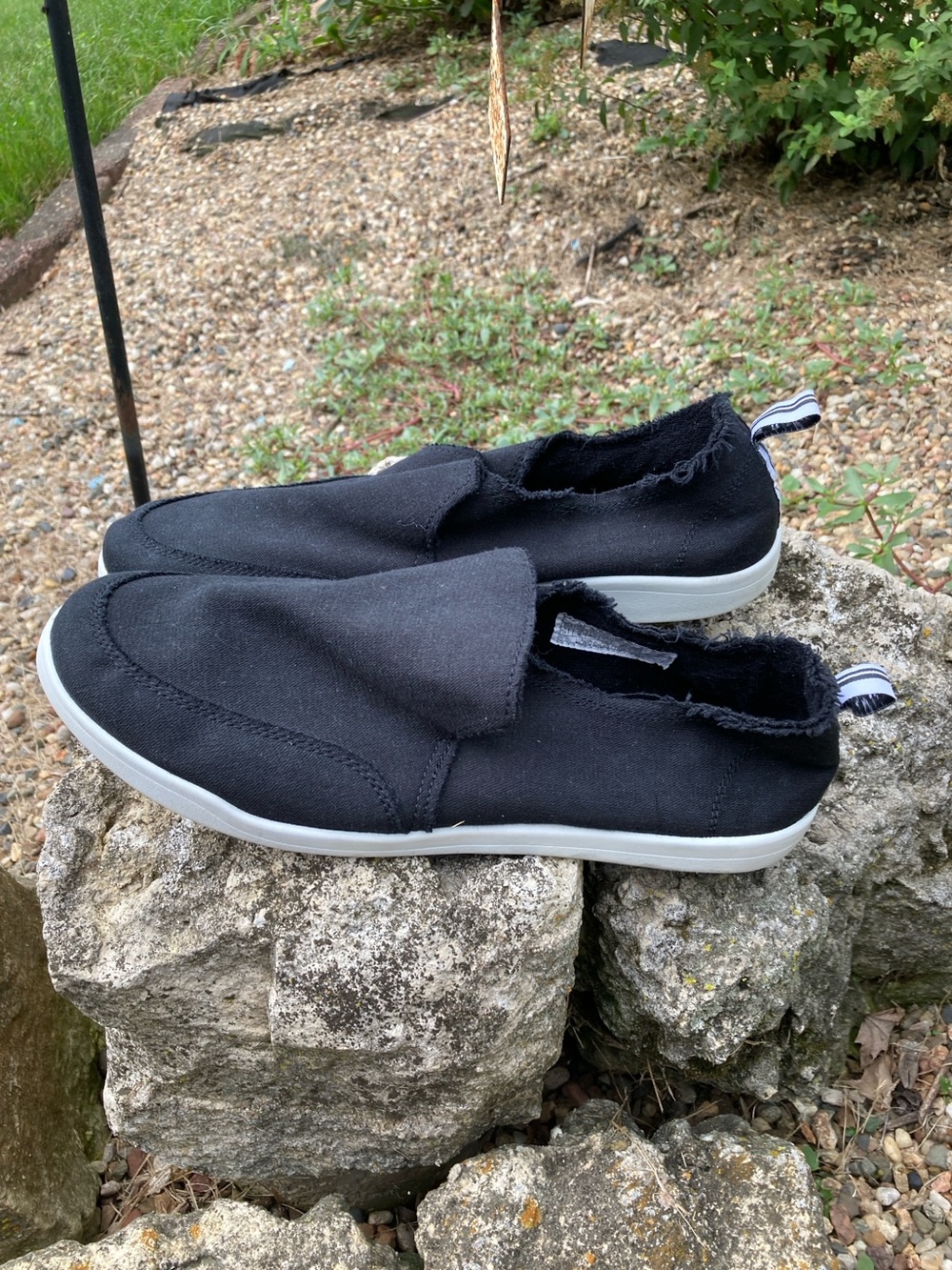 Vionic Size 11 Black Beach Malibu slip on canvas sneakers